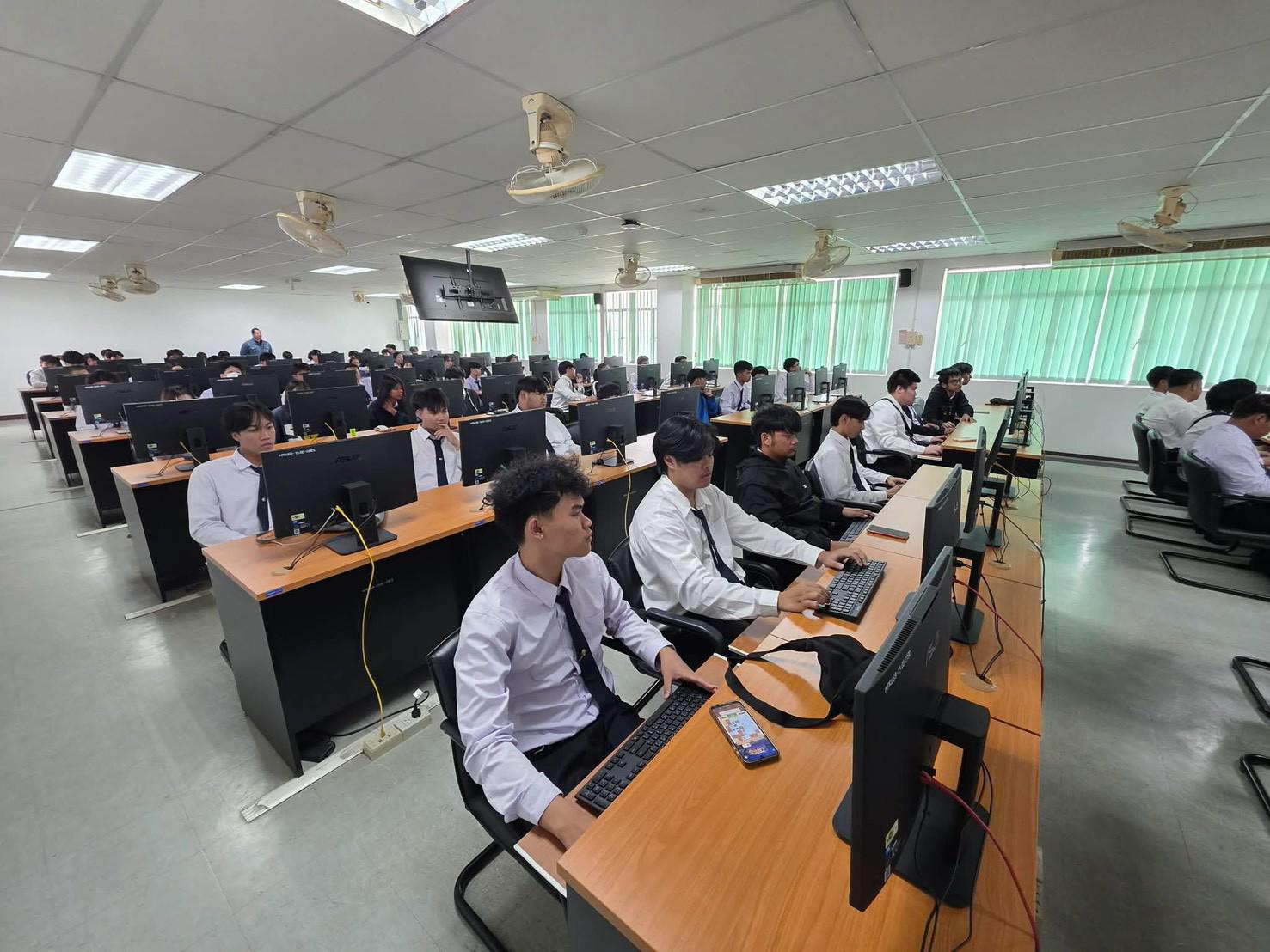 36. คณะเทคโนโลยีอุตสาหกรรม มหาวิทยาลัยราชภัฏกำแพงเพชร จัดโครงการอบรมและพัฒนาทักษะภาษาอังกฤษและมาตรฐานคอมพิวเตอร์ สำหรับนักศึกษาชั้นปีที่ 1